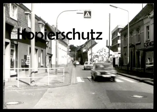 ÄLTERES ORIGINAL FOTO NEUKIRCHEN-VLUYN DORFSTRASSE IMBISS ZUR JAUSE COCA-COLA ZIGARETTENAUTOMAT KAUGUMMIAUTOMAT photo