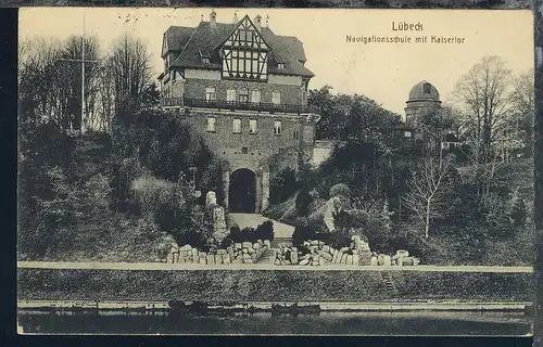 Lübeck Navigationsschule mit Kaisertor, 1914
