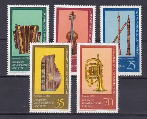 Alte Musikinstrumente aus dem Vogtland, **