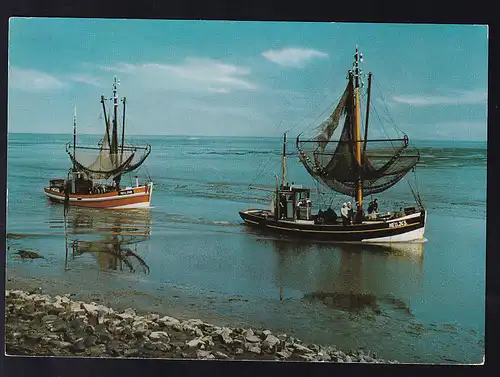 Heimkehrende Fischkutter an der Nordsee
