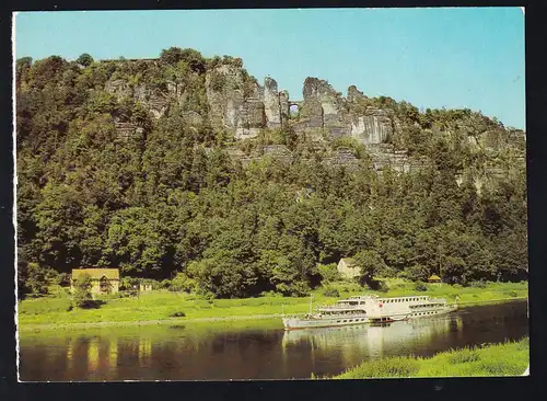 Motorschiff auf der Elbe vor Basteifelsen/Sächsische Schweiz