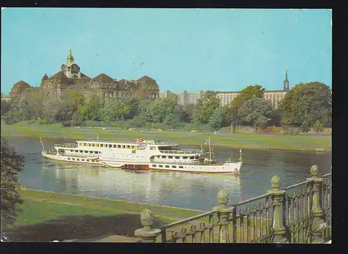 MS "Wilhelm Pieck" vor Dresden