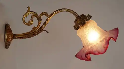 Einzigartige feuervergoldete original Jugendstil Wandlampe Wandleuchte Messing