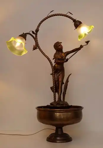 Einzigartige original Jugendstil Figur Bronze Lampe Treppenaufgang Hotel Paris