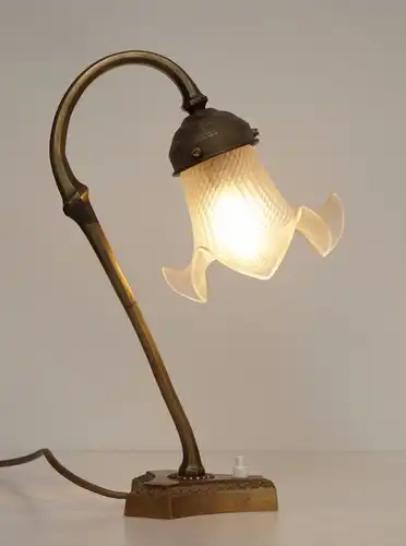 Sehr elegante original Jugendstil Messinglampe Frankreich "LYS D'OR" Lampe