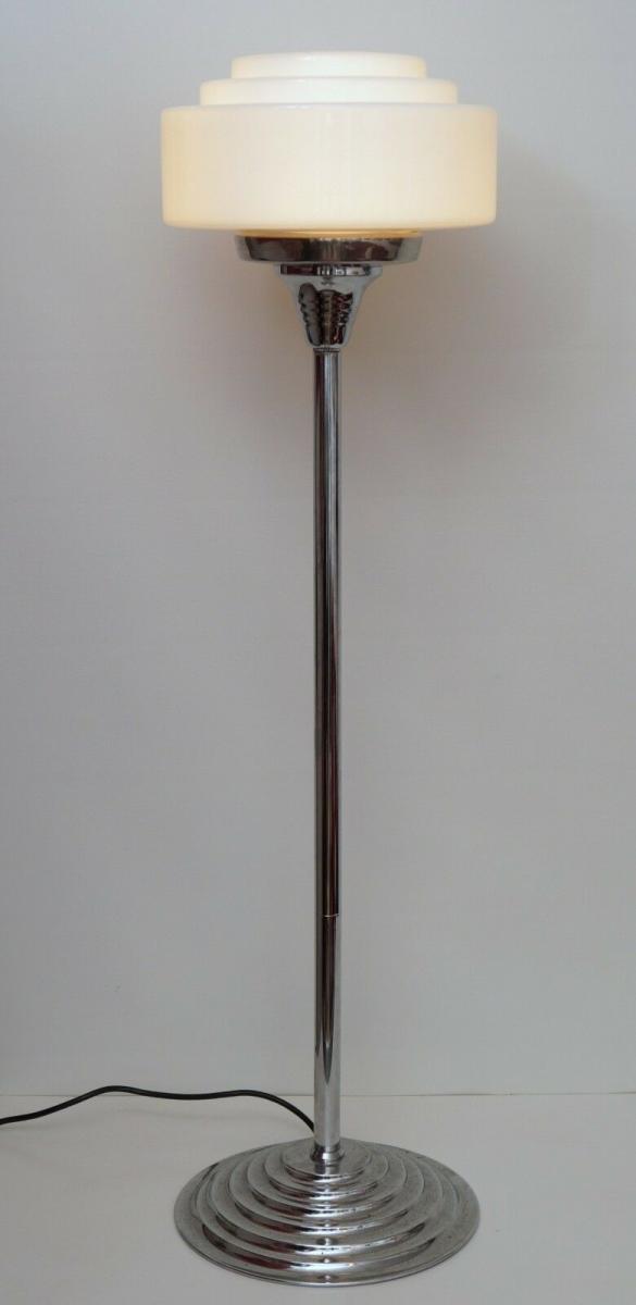 Stehlampe Bauhausstil - The Reading Chair