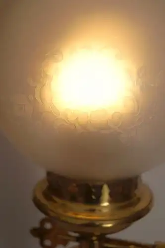 Lampe en laiton Art Nouveau Lumières de pétrole Lustre de table 2 pcs. disponible