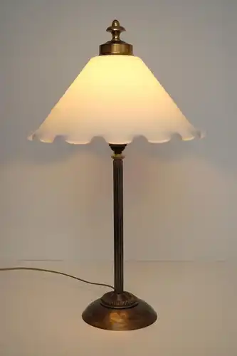 Einzelstück aus Lampenmanufaktur große Messinglampe Tischleuchte Opalglas Patina