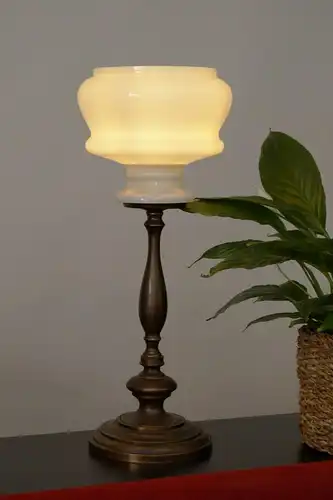 Lampe de table en laiton enflammé Art classique Art Déco