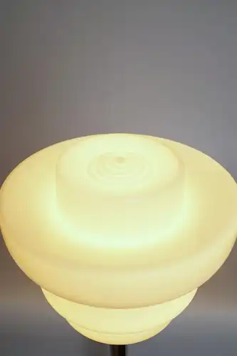 Bauhaus Lampe debout Space Age Chrome Opal Verre Opale Lumières Midcentury moderne