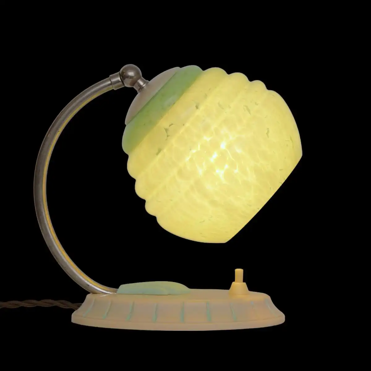 Art Deco Nachttischlampe DDR 1950er Synthetex zierlich Wandlampe Rockabilly
