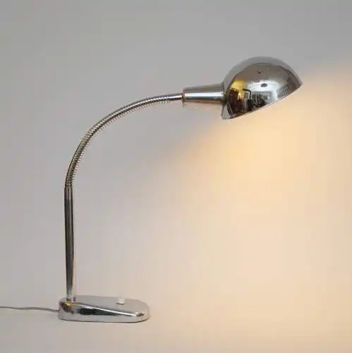 Industrielle Art Deco Schreibtischlampe verchromtes Metall, 1960er Tischleuchte