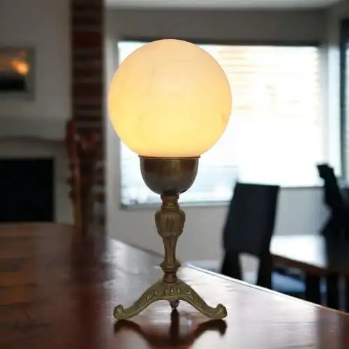 Zierliches Jugendstil Lämpchen "SMALL WORLD" Tischleuchte Unikat Messinglampe