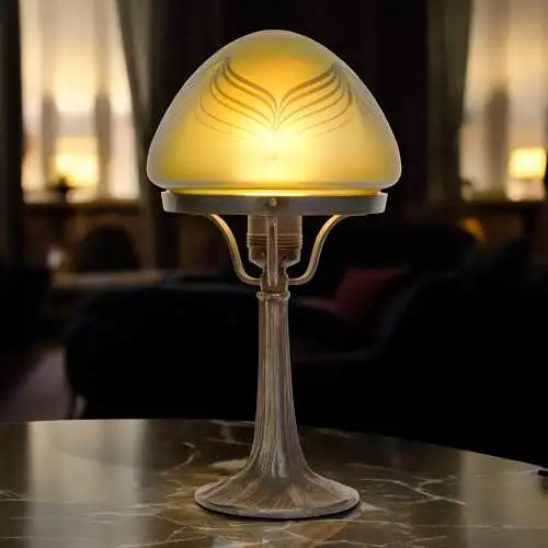 Art Déco Tischleuchte "DARK WIDOW" irisierend ähnlich Lötz Bronze Lampe