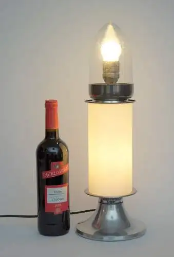 Lampe de table "TOPROC" pour les espaces uniques