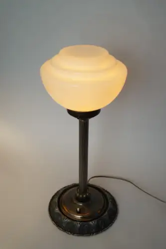 Original Art Déco Skyscraper Tischleuchte "WHITE STEPS" Messinglampe 1930 Lampe