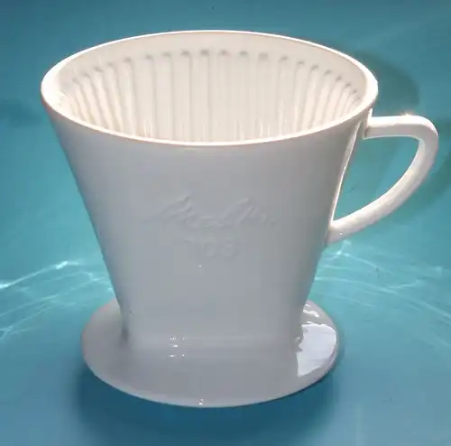 07) Großer Melitta Filter 103 . Porzellanfilter . 3-Loch-Version
