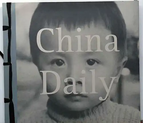 Englert, Alexander Paul und Lian Yang: China daily. - Fotogr. Alexander Paul Englert. Gedichte Yang Lian. [Übertr. aus dem Chines. ins Dt. Mark Renée. Übertr. aus dem Chines. ins Engl. Brian Holton]. 