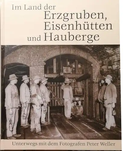 Weller, Peter und Thomas A. Bartolosch: Im Land der Erzgruben, Eisenhütten und Hauberge : unterwegs mit dem Fotografen Peter Weller. hrsg. vom Siegerländer Heimat.. 