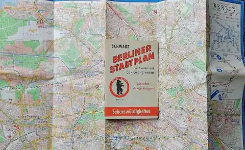 Berliner Stadtplan mit Bezirks- und Sektorengrenzen. Verkehrsverbindungen, Sehenswürdigkeiten. Mit Straßen-Verzeichnis. 