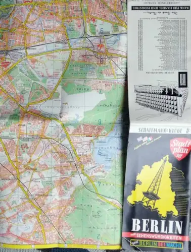 Berlin Faltstadtplan mit Sehenswürdigkeiten und Berlin bei Nacht   Ausgabe 1963.   Maßstab 1 : 27.500. Farbig illustrierter, mehrfach gefalteter Plan, sowie S.. 