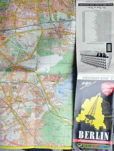 Berlin Faltstadtplan mit Sehenswürdigkeiten und Berlin bei Nacht   Ausgabe 1963.   Maßstab 1 : 27.500. Farbig illustrierter, mehrfach gefalteter Plan, sowie S..