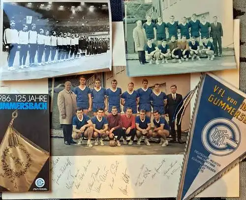 3 Original-Fotos VfL Gummersbach 1. Mannschaft Saison 1966/67 mit Wimpel !   SIGNIERT ! - Beiliegend: 125 Jahre VfL Gummersbach 1861 bis 1986 (192 S., reich bebildert!). 