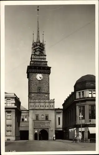 Ak Pardubice Pardubitz Stadt, Zelena brana, Grünes Tor, Turmuhr