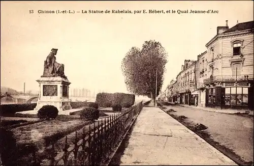 Ak Chinon Indre et Loire, La Statue de Rabelais, E. Hébert, Quai Jeanne d'Arc