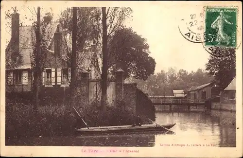 Ak La Fere Aisne, L'Oise a l'Arsenal, Flusspartie, Ruderboot, Haus, Brücke