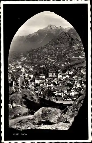 Ak Sion Sitten Kt. Wallis Schweiz, Blick auf den Ort, Gebirge, Burgruine