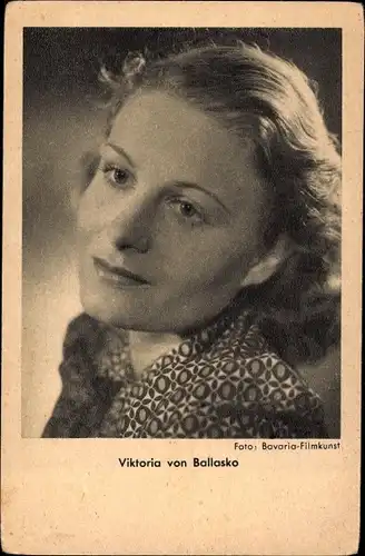 Ak Schauspielerin Viktoria von Ballasko, Portrait, Bavaria Film
