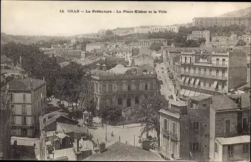 Ak Oran Algerien, La Prefecture, la Place Kleber et la Ville, Blick auf den Ort