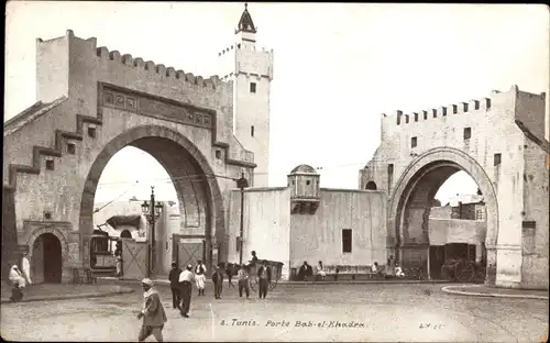Ak Tunis Tunesien, Porte Bab el Khadra, Torbögen, Straßenpartie