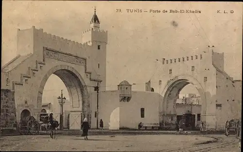 Ak Tunis Tunesien, Porte de Bab El Khadra, Straßenpartie an den Torbögen