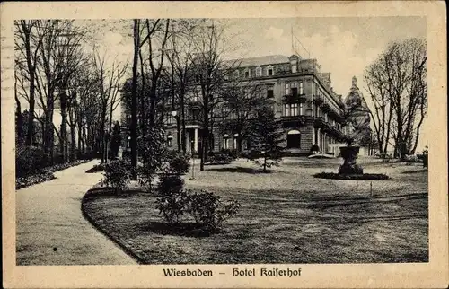 Ak Wiesbaden in Hessen, Blick auf das Hotel Kaiserhof, Parkanlage