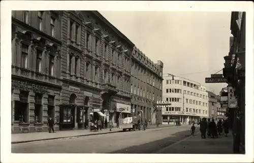 Ak Hradec Králové Königgrätz Stadt, Jirikova trida, Straßenpartie,Bank,Geschäfte