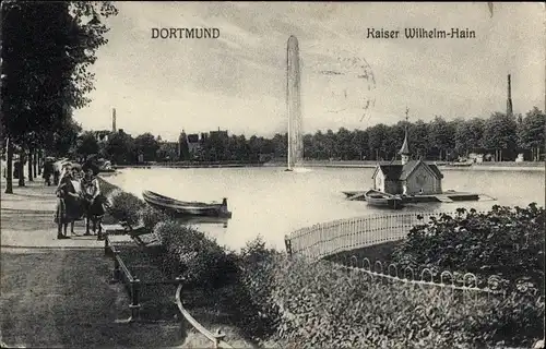 Ak Dortmund Westfalen, Kaiser Wilhelm Hain, Teich mit Fontäne, Spaziergänger