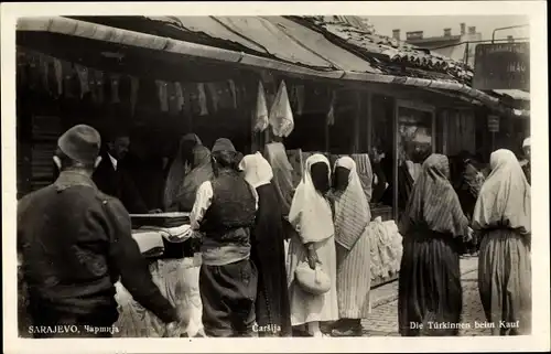 Ak Sarajevo Bosnien Herzegowina, Carsija, Die Türkinnen beim Kauf, Vermummte Frauen, Muslime