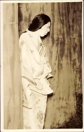 Foto Ak Japan, Kabuki, Japanisches Theater, Theaterschauspielerin, Weiße Gesichtsbemalung