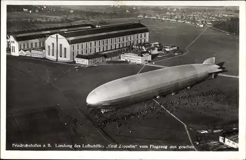 Ak Friedrichshafen am Bodensee, Luftschiff Graf Zeppelin, Landung, LZ 127, Fliegeraufnahme