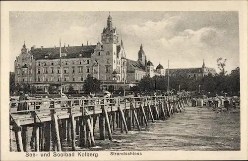 Ak Kołobrzeg Kolberg Pommern, Blick auf Strandschloss
