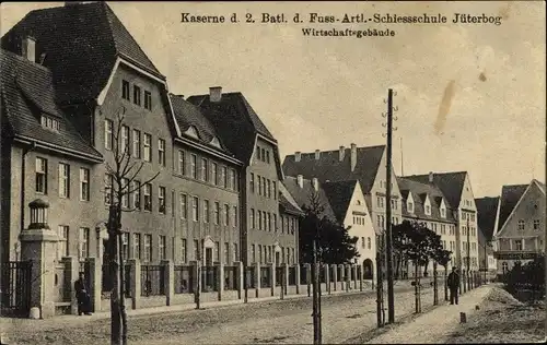 Ak Jüterbog, Kaserne des 2. Batl. d. Fuß Artillerie Schießschule, Wirtschaftsgebäude, Straßenansicht