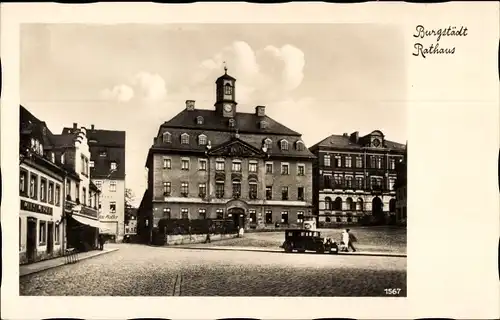 Ak Burgstädt in Sachsen, Blick über den Markt zum Rathaus