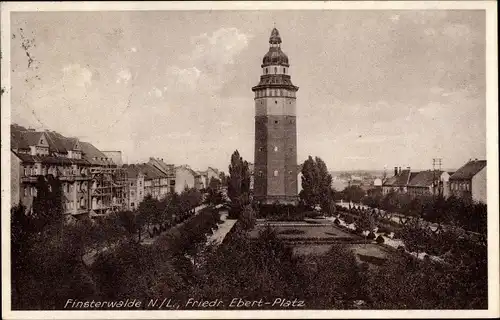 Ak Finsterwalde im Kreis Elbe Elster, Blick auf den Friedrich Ebert Platz, Wasserturm