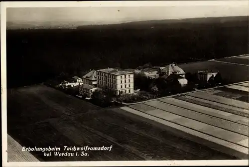 Foto Ak Mohlsdorf Teichwolframsdorf in Thüringen, Fliegeraufnahme vom Erholungsheim mit Umgebung