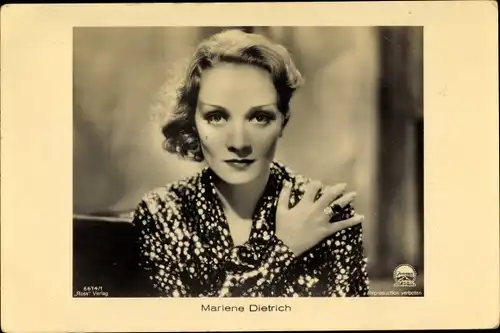 Ak Schauspielerin Marlene Dietrich, Portrait, Ross 6674/1