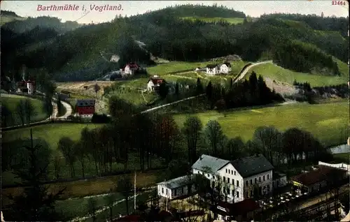 Ak Barthmühle Pöhl Vogtland, Blick auf Bahnhof aus der Vogelschau