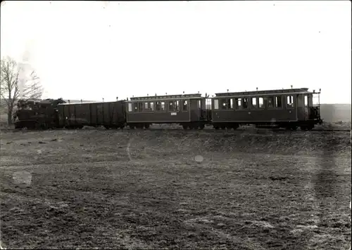 Foto Ak Deutsche Eisenbahn, Dampflokomotive mit Anhängern