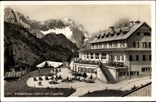 Ak Garmisch Partenkirchen in Oberbayern, Kreuzeckhaus mit Zugspitze